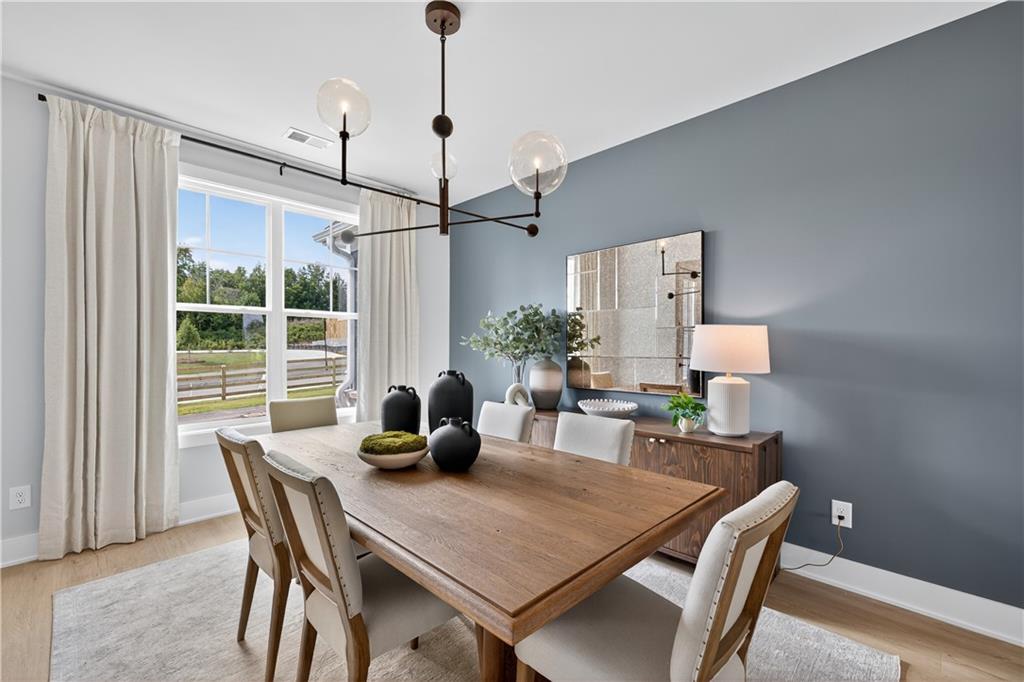 2541 Parkside Way Gainesville, GA 30507 - Photo 21 of 45 a dining room with furniture and window