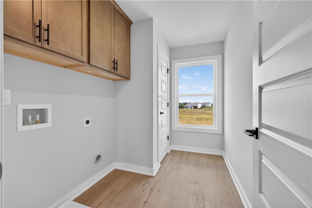 2541 Parkside Way Gainesville, GA 30507 - Photo 24 of 45 a view of a hallway with wooden floor and closet