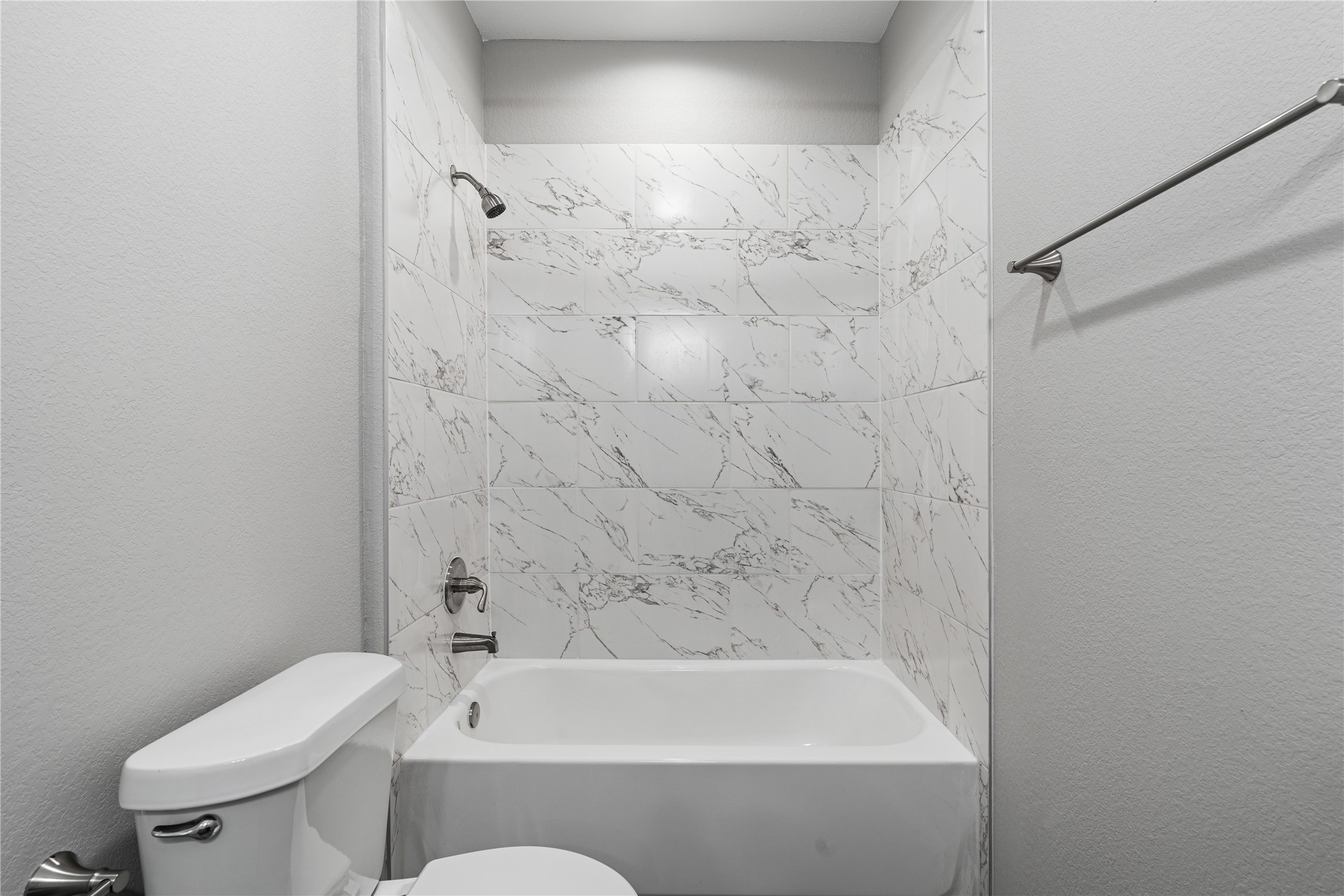 142 Calloway Street, Unit A Houston, TX 77029 - Photo 18 of 23 a bathroom with a toilet and bathtub