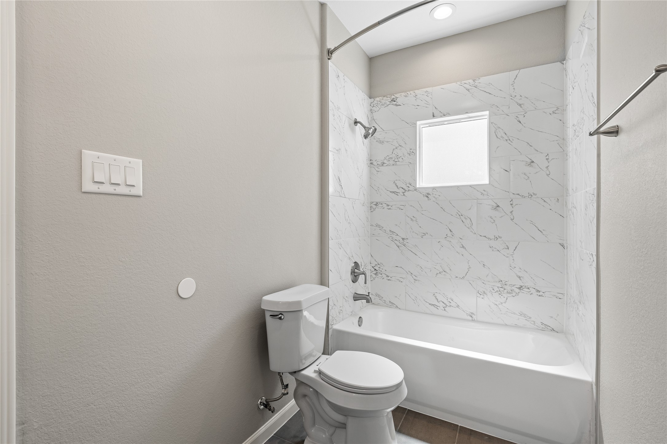 142 Calloway Street, Unit A Houston, TX 77029 - Photo 21 of 23 a bathroom with a toilet and a bathtub