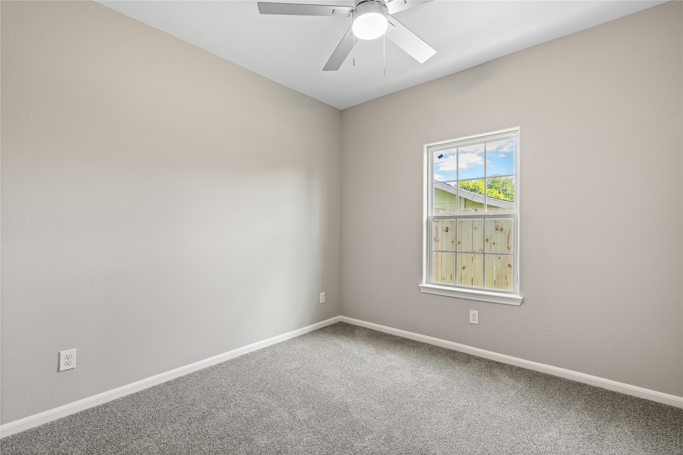142 Calloway Street, Unit A Houston, TX 77029 - Photo 22 of 23 an empty room with window