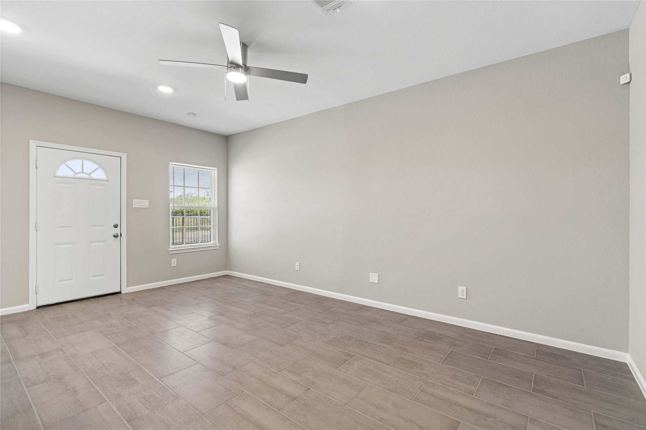142 Calloway Street, Unit A Houston, TX 77029 - Photo 6 of 23 a view of an empty room