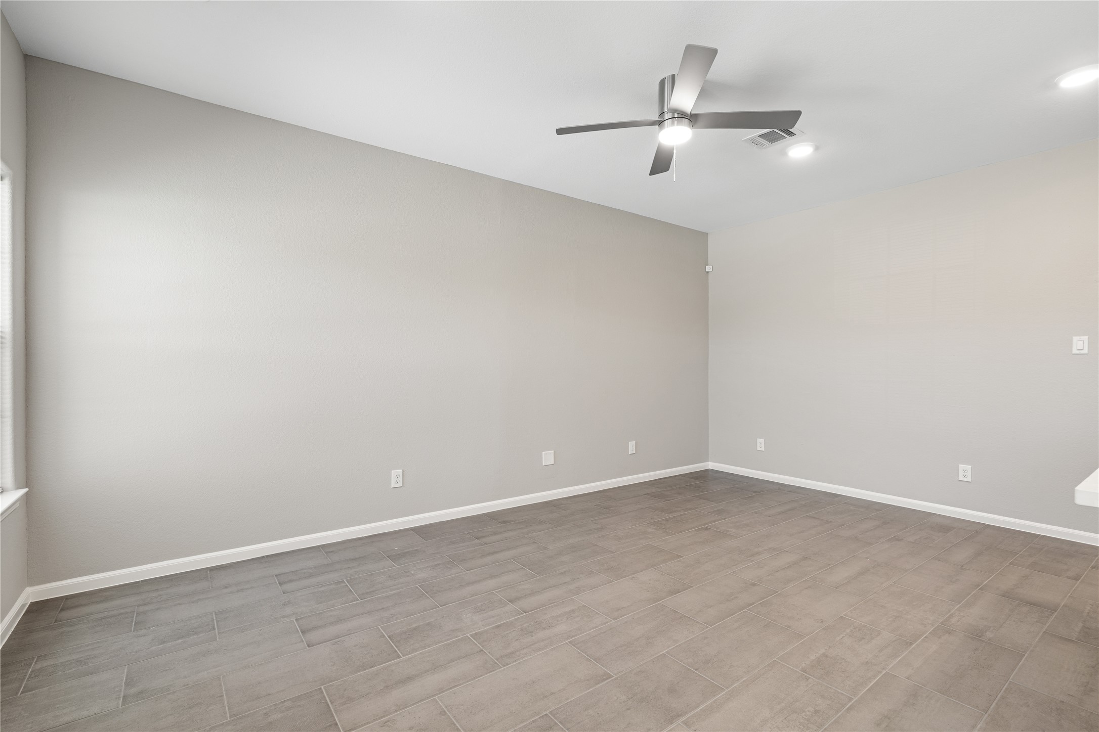 142 Calloway Street, Unit A Houston, TX 77029 - Photo 7 of 23 a view of an empty room