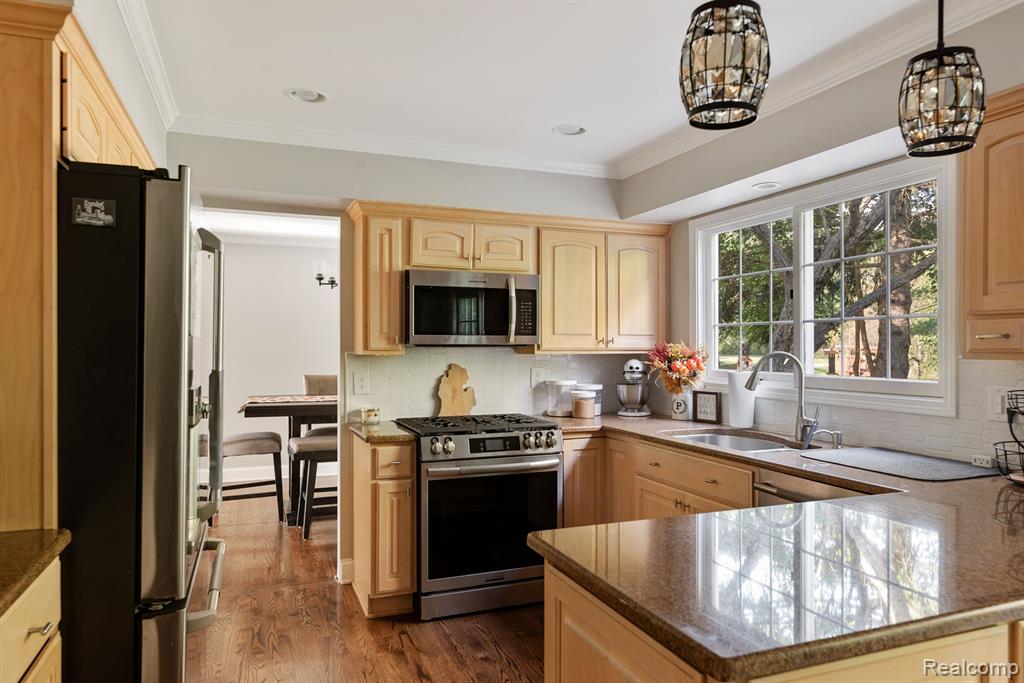 36289 Fredericksburg Road Farmington Hills, MI 48331 - Photo 6 of 25