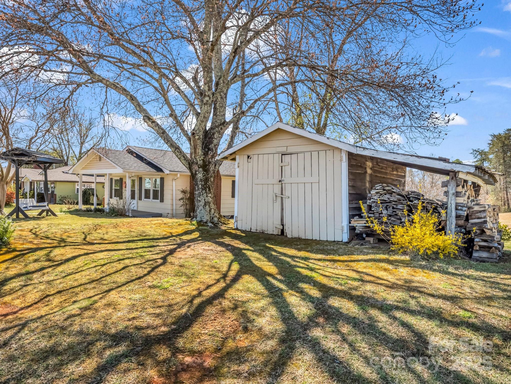 34 Manus Chapel Road Mill Spring, NC 28756 - Photo 7 of 42 a view of a house with snow in front of house