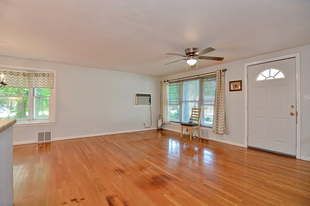 102 River Road Norfolk, MA 02056 - Photo 14 of 32 Gallery Image 14