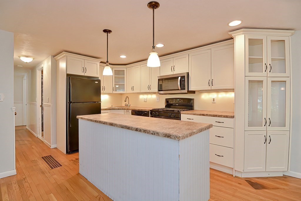 102 River Road Norfolk, MA 02056 - Photo 6 of 32 Gallery Image 6