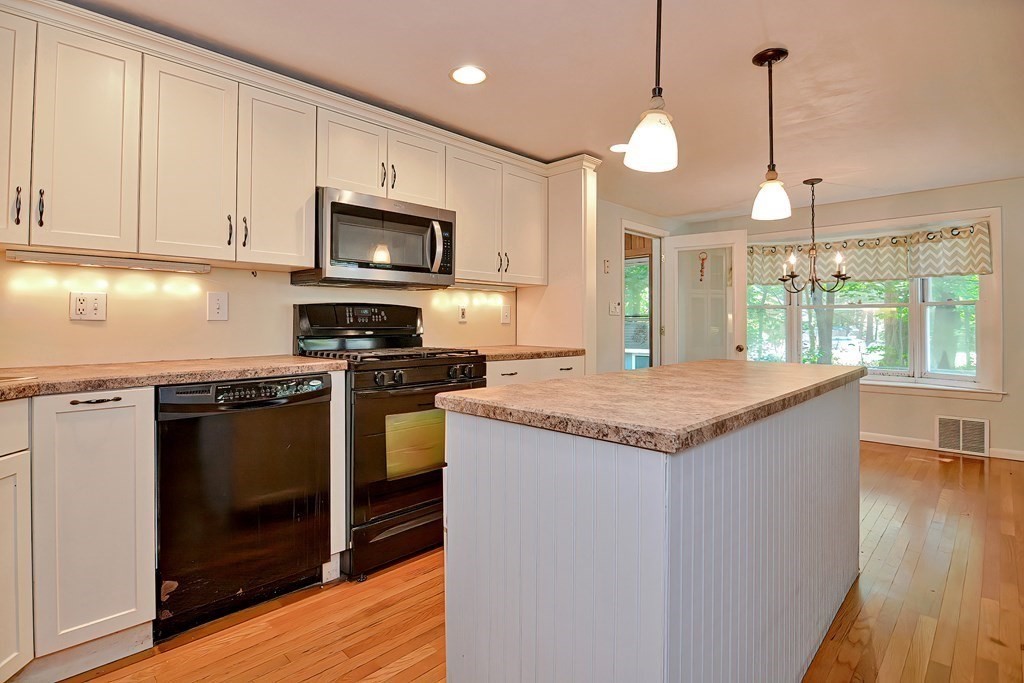 102 River Road Norfolk, MA 02056 - Photo 7 of 32 Gallery Image 7