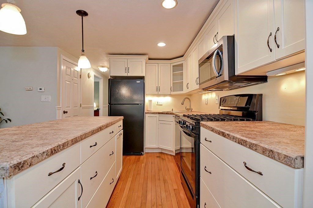 102 River Road Norfolk, MA 02056 - Photo 8 of 32 Gallery Image 8