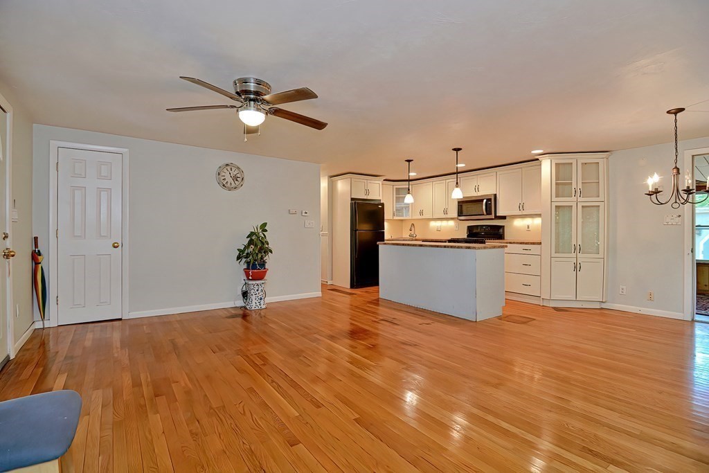 102 River Road Norfolk, MA 02056 - Photo 9 of 32 Gallery Image 9