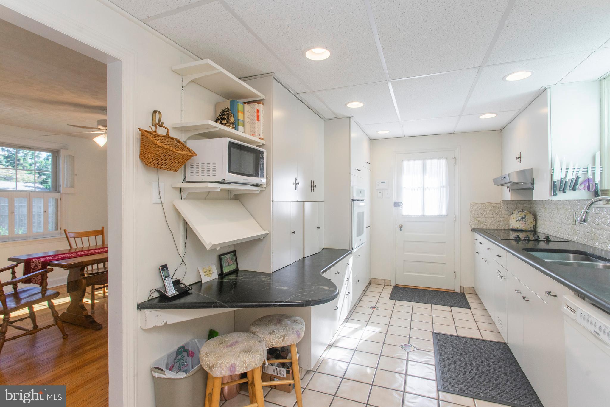6 Arbor Lea Road Lansdowne, PA 19050 - Photo 10 of 51 A chef's kitchen