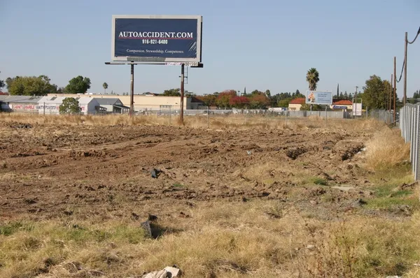 a view of a pathway both side of building