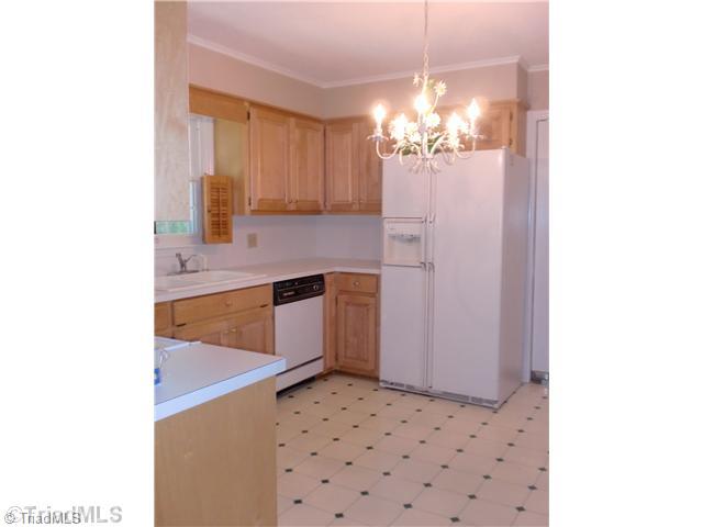 1309 Coventry Road High Point, NC 27262 - Photo 2 of 16 Kitchen.
