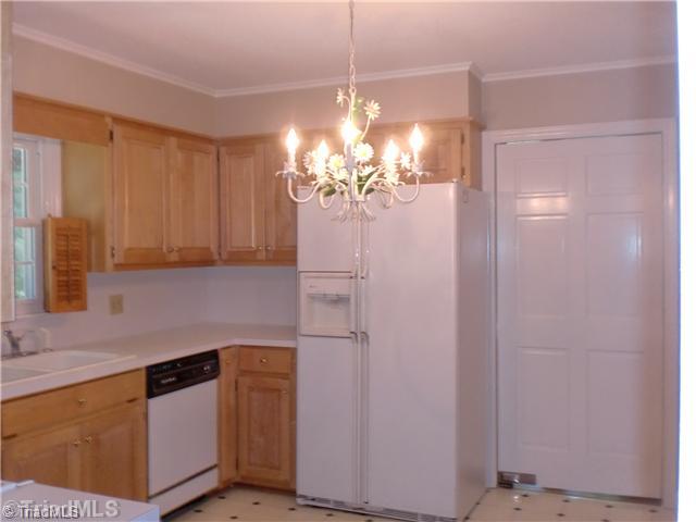 1309 Coventry Road High Point, NC 27262 - Photo 3 of 16 Kitchen.
