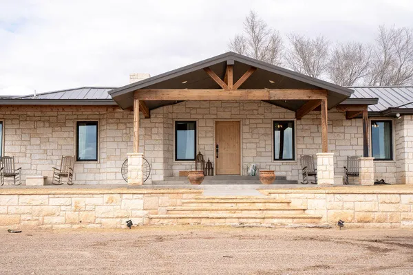 $750,000 | 7811 North County Road 1540, Shallowater, TX 79363