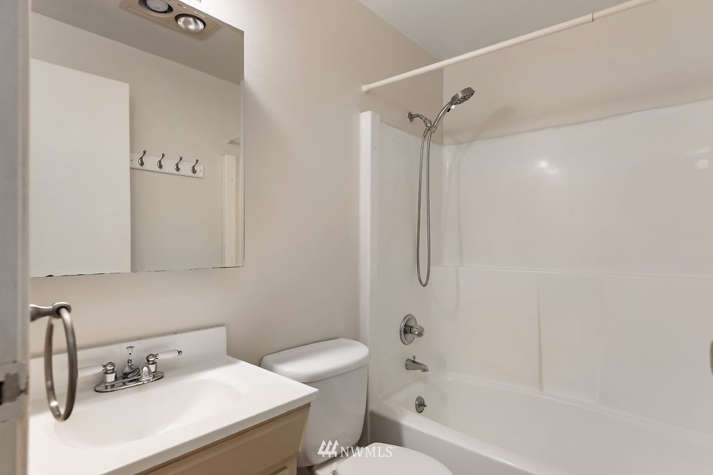 1275 Silver Lake Road Oak Harbor, WA 98277 - Photo 15 of 25 Gallery Image 15