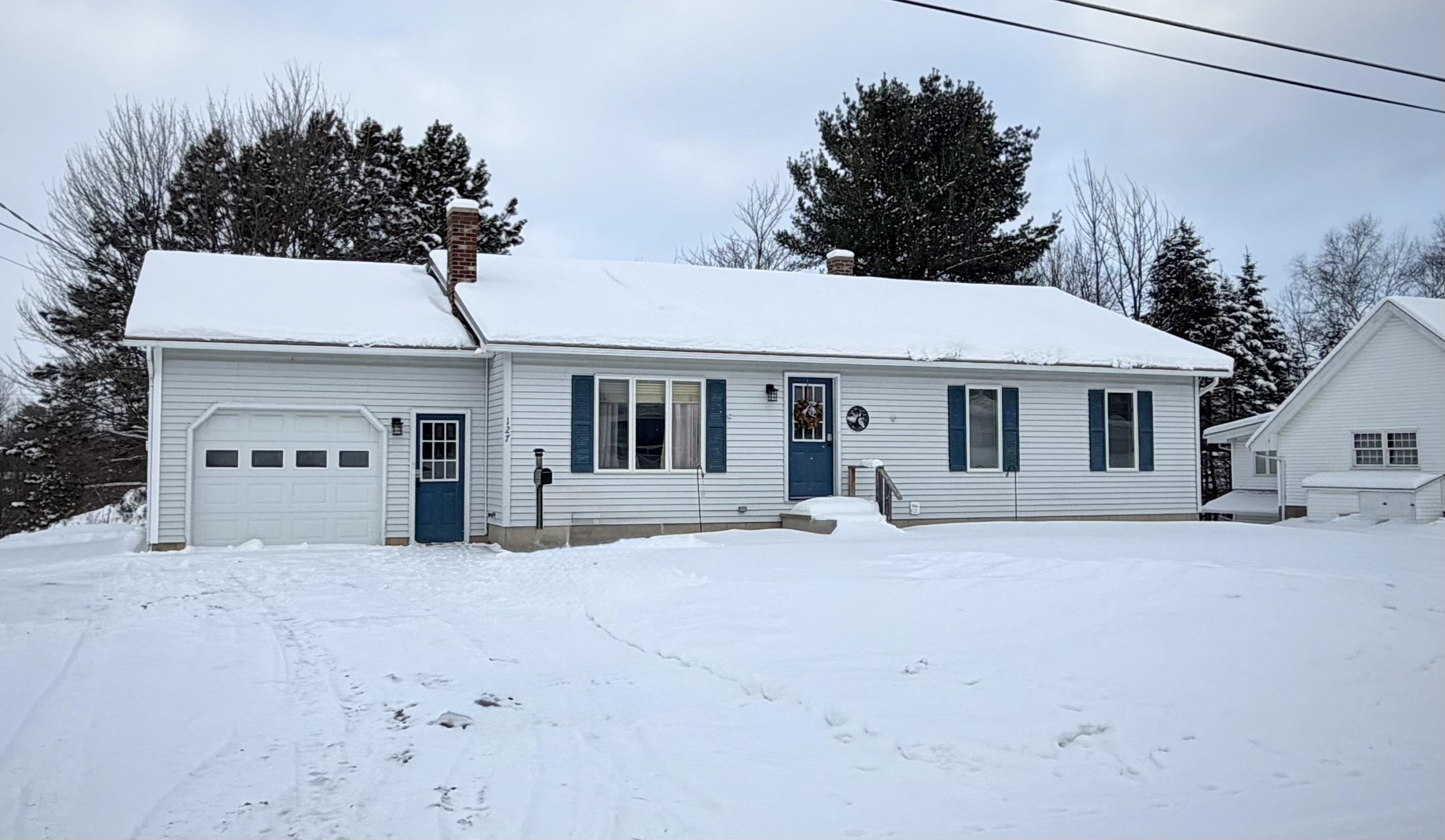 127 Sloan Street Newport, VT 05855 - Photo 2 of 43