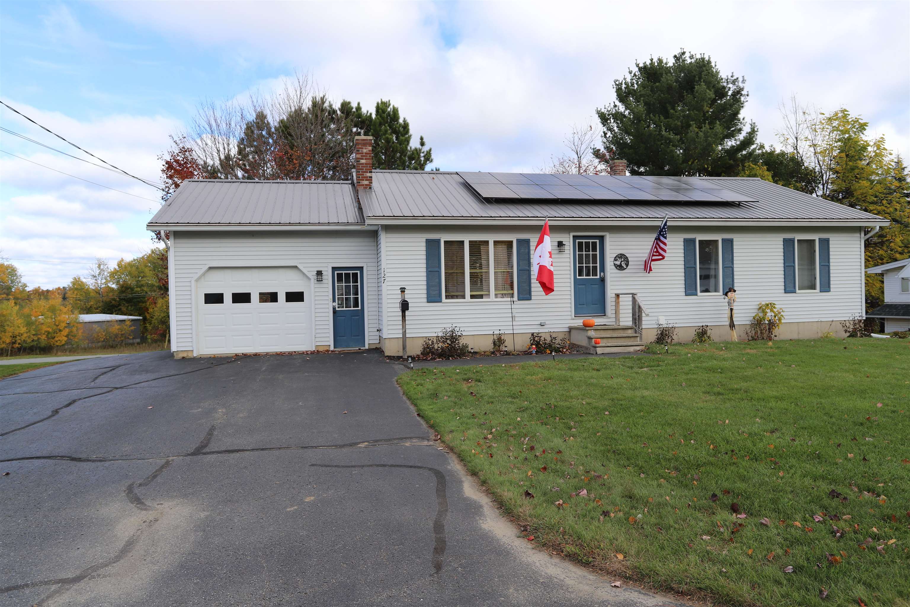 127 Sloan Street Newport, VT 05855 - Photo 3 of 41