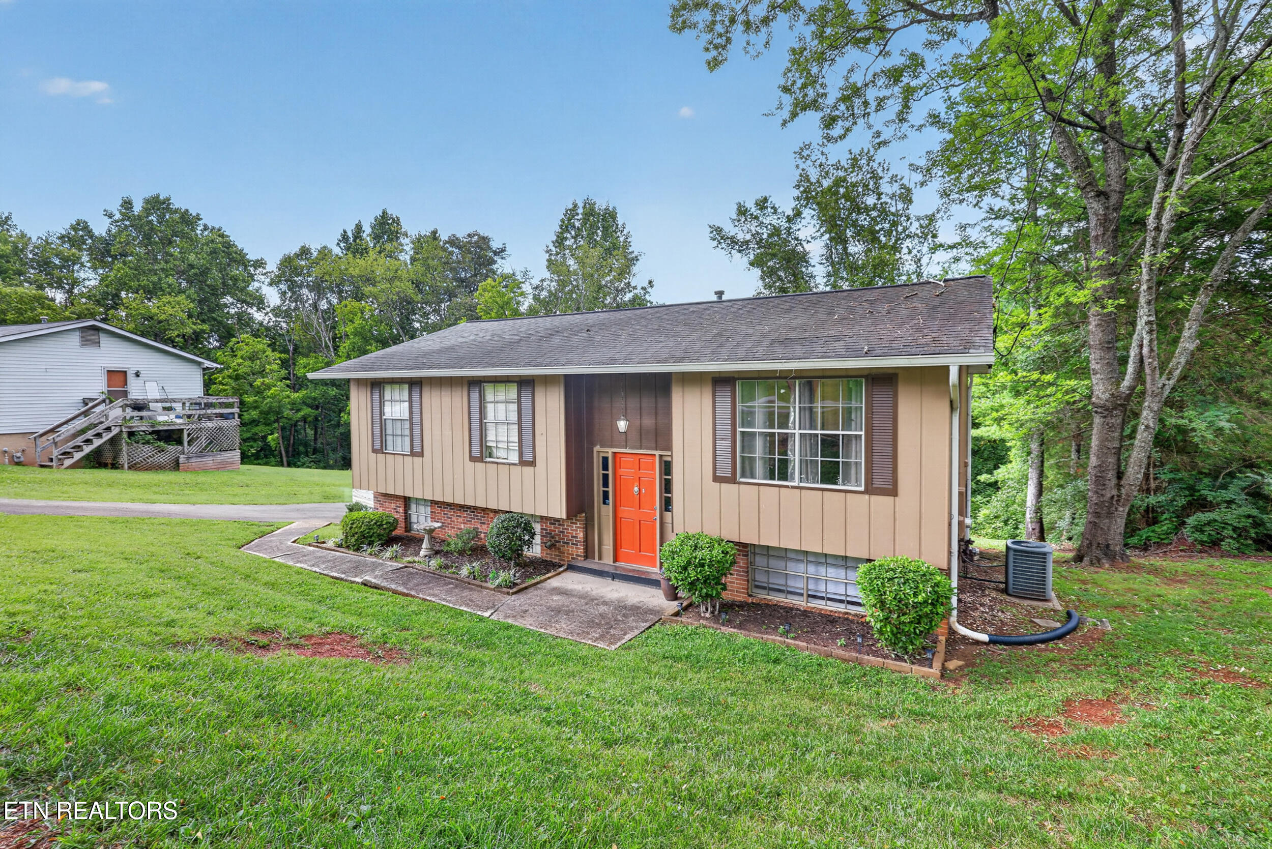 2220 Highland Road Maryville, TN 37801 - Photo 2 of 32 IMG_0998