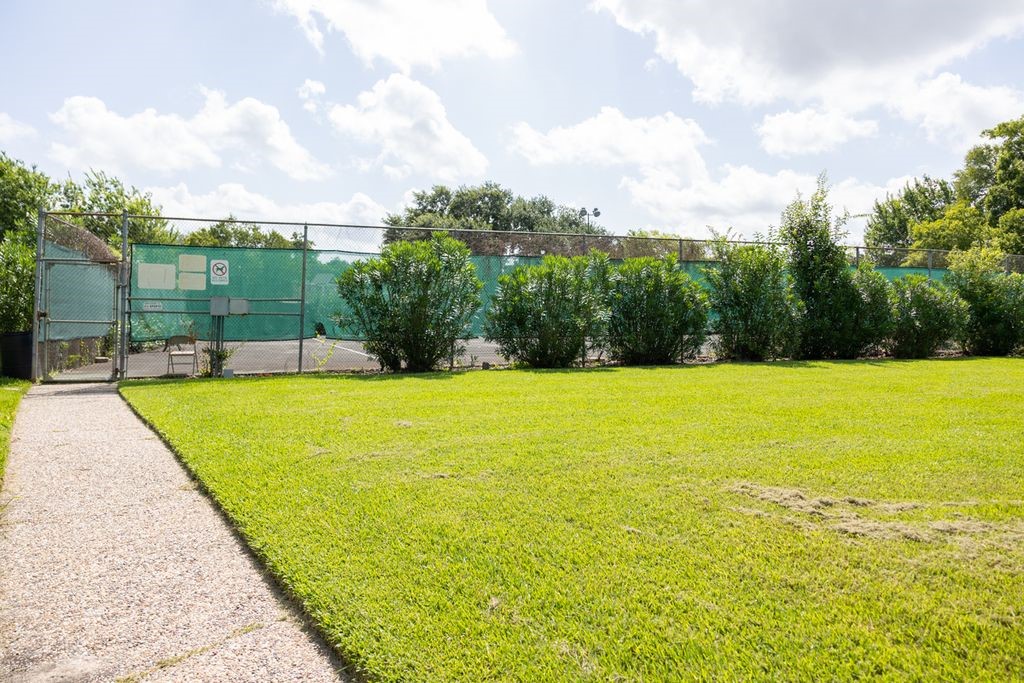 9517 Fondren Road Houston, TX 77074 - Photo 10 of 39