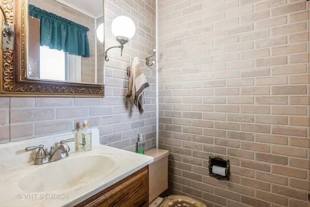 $375,000 | 1715 West Main Street, Sleepy Hollow, IL 60118