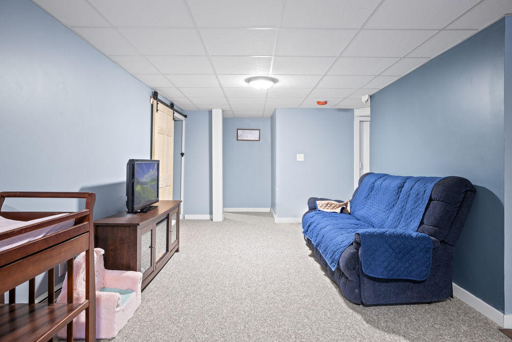 207 Chases Pond Road York, ME 03909 - Photo 24 of 32 FAMILY ROOM