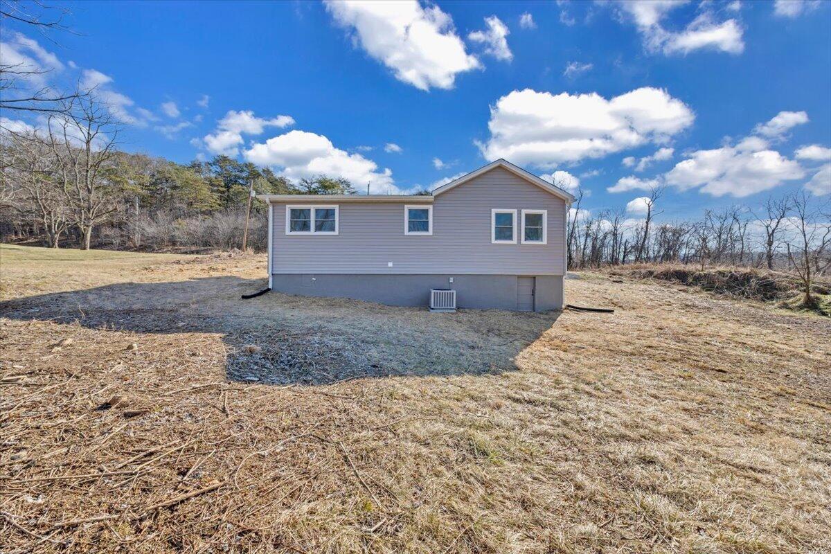 1185 Colonial Road Blue Ridge, VA 24064 - Photo 18 of 24 18-MIB03269
