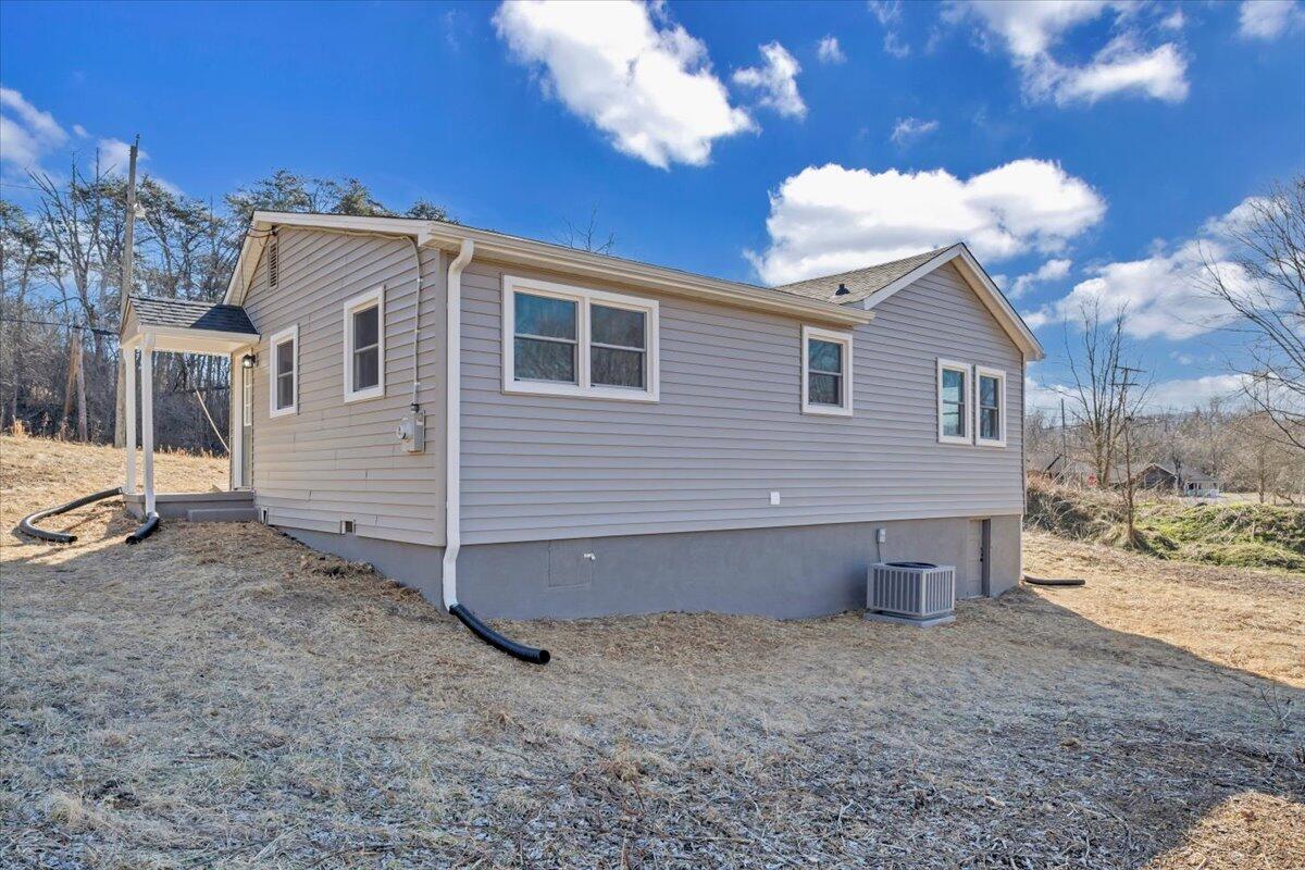 1185 Colonial Road Blue Ridge, VA 24064 - Photo 19 of 24 19-MIB03263