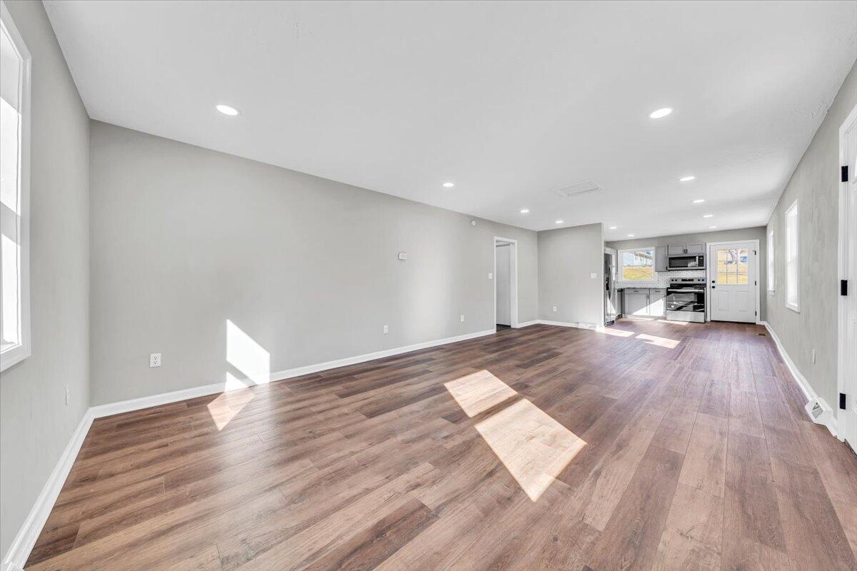 1185 Colonial Road Blue Ridge, VA 24064 - Photo 2 of 24 03-MIB03203