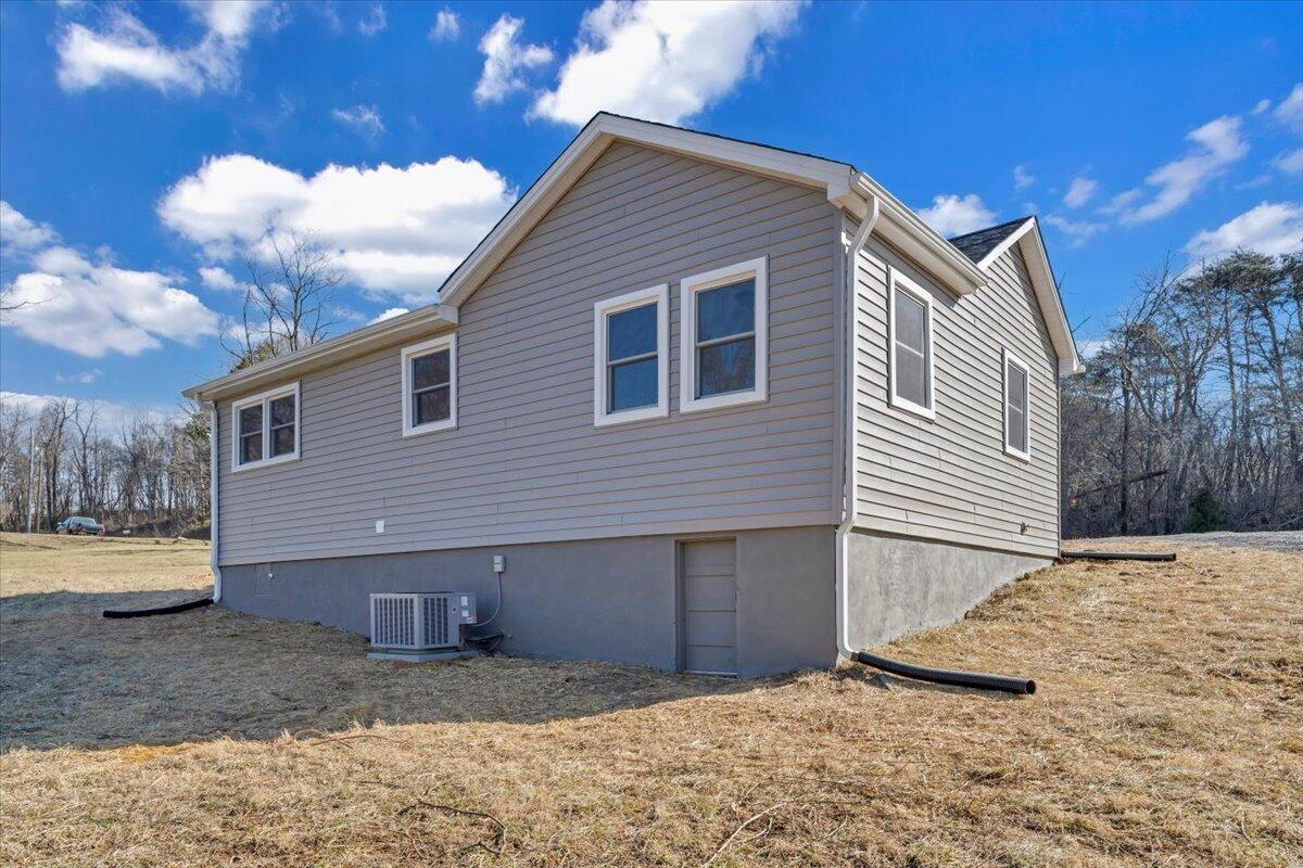 1185 Colonial Road Blue Ridge, VA 24064 - Photo 21 of 24 21-MIB03272