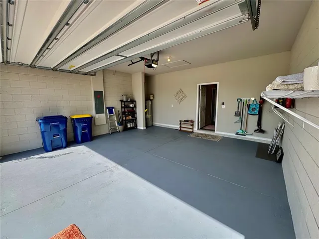 a view of a house with backyard