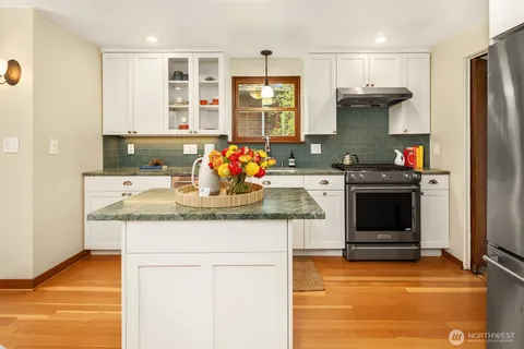 $1,750,000 | 6856 17th Avenue Northeast, Seattle, WA 98115