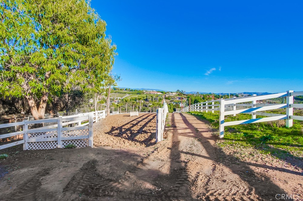 3927 Valle Del Sol Bonsall, CA 92003 - Photo 34 of 41