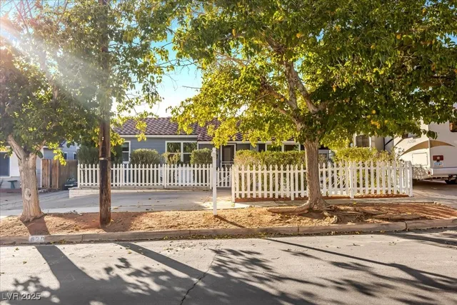 $589,999 | 620 Avenue H, Boulder City, NV 89005