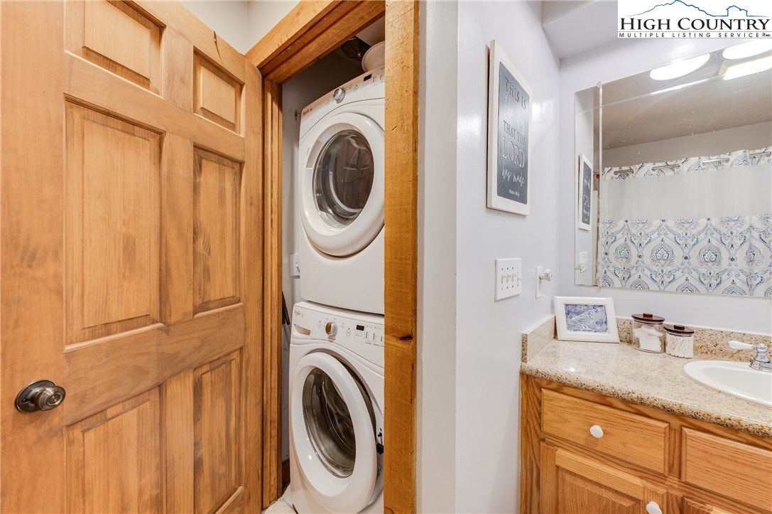 888 Benjamin Drive Boone, NC 28607 - Photo 25 of 38 a utility room with dryer and washer