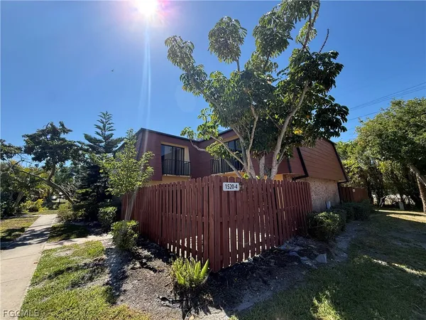 a view of a backyard with plants