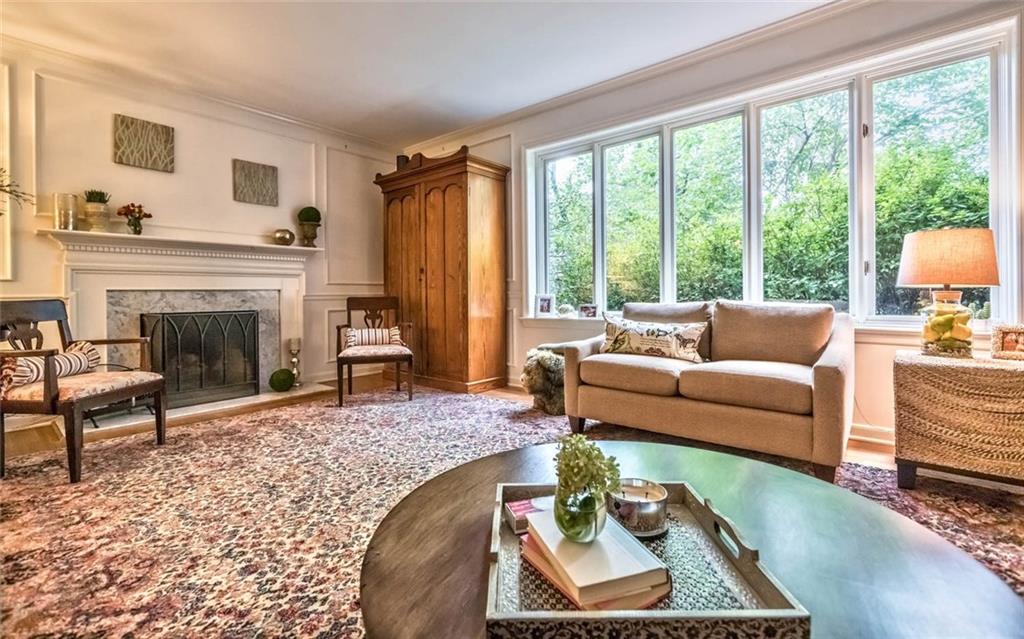 300 Wildberry Road Pittsburgh, PA 15238 - Photo 12 of 25 Fabulous Front Windows