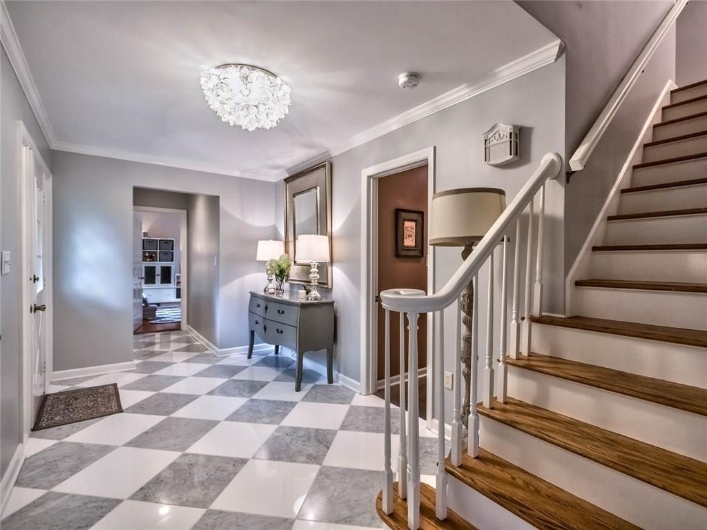 300 Wildberry Road Pittsburgh, PA 15238 - Photo 3 of 25 Warm and Inviting New Entry
