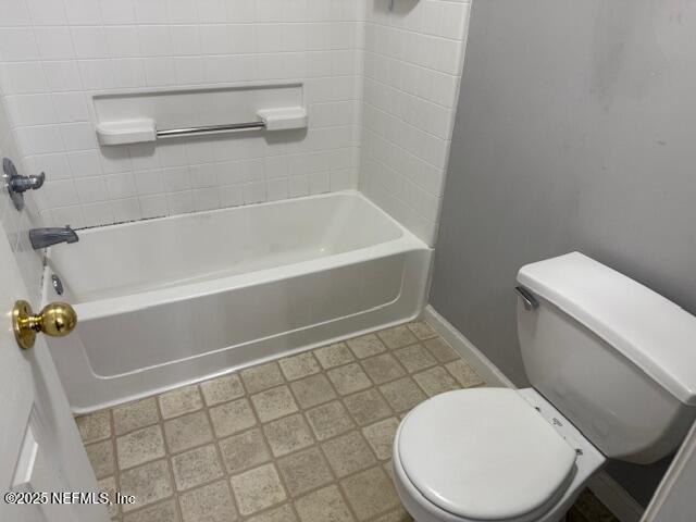 464 Vermont Avenue Green Cove Springs, FL 32043 - Photo 6 of 12 a white toilet sitting next to a bath tub