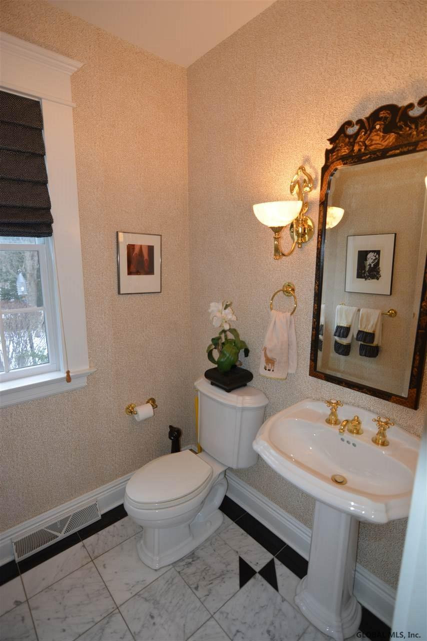 204 Font Grove Road Slingerlands, NY 12159 - Photo 8 of 25 Photo 8