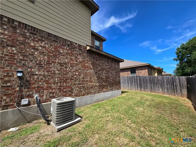 a view of a backyard with pathway