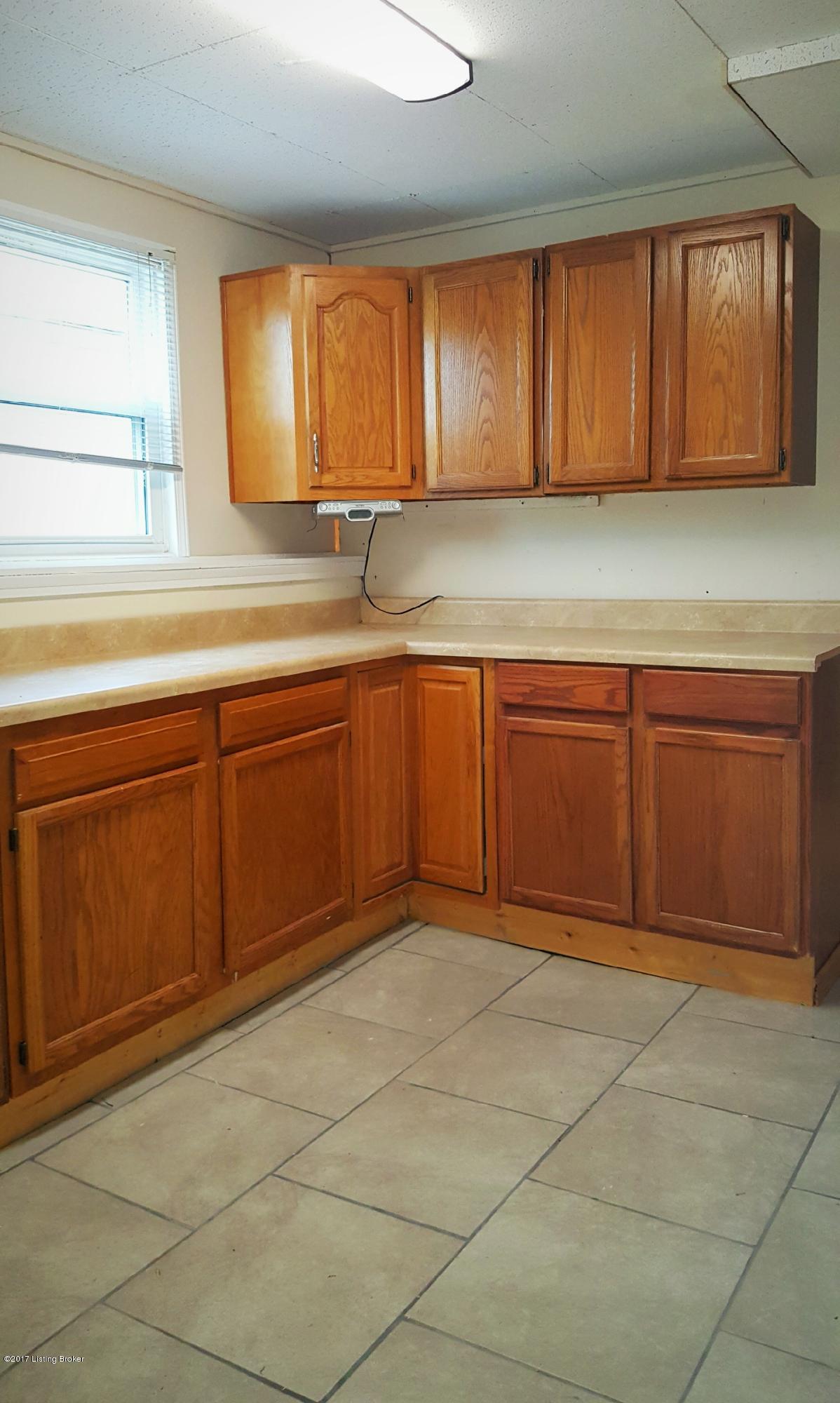 11424 Angelina Road Louisville, KY 40229 - Photo 20 of 23 21
