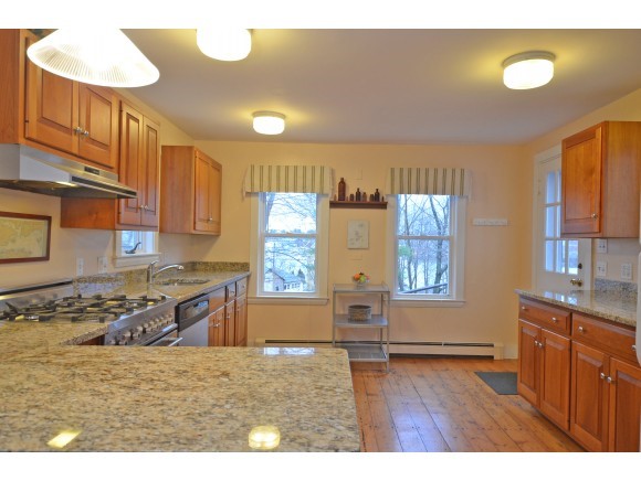 108 Whipple Road Kittery, ME 03904 - Photo 6 of 32 Gallery Image 6