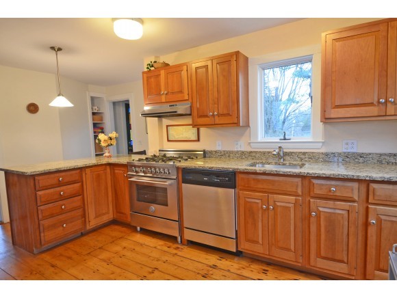 108 Whipple Road Kittery, ME 03904 - Photo 7 of 32 Gallery Image 7