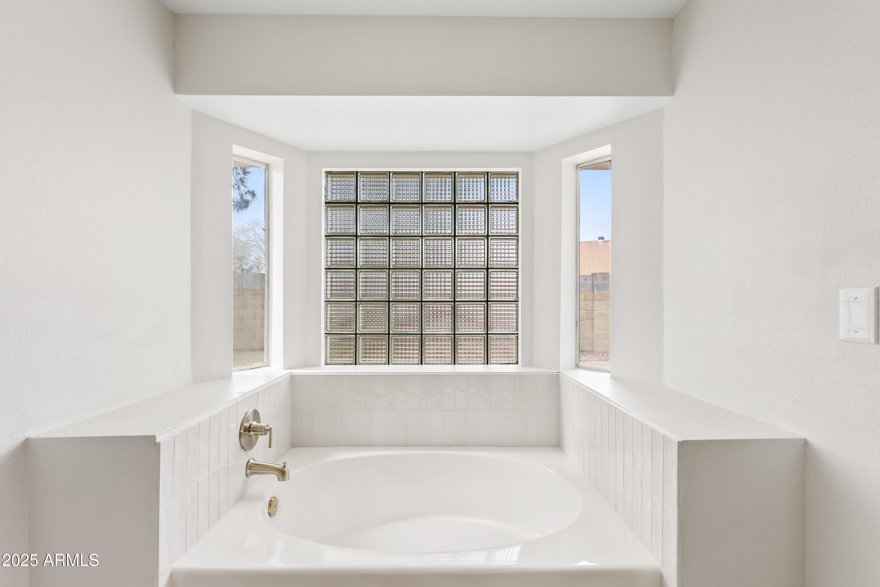 550 East Appaloosa Road Gilbert, AZ 85296 - Photo 25 of 41 a white bath tub sitting next to a window