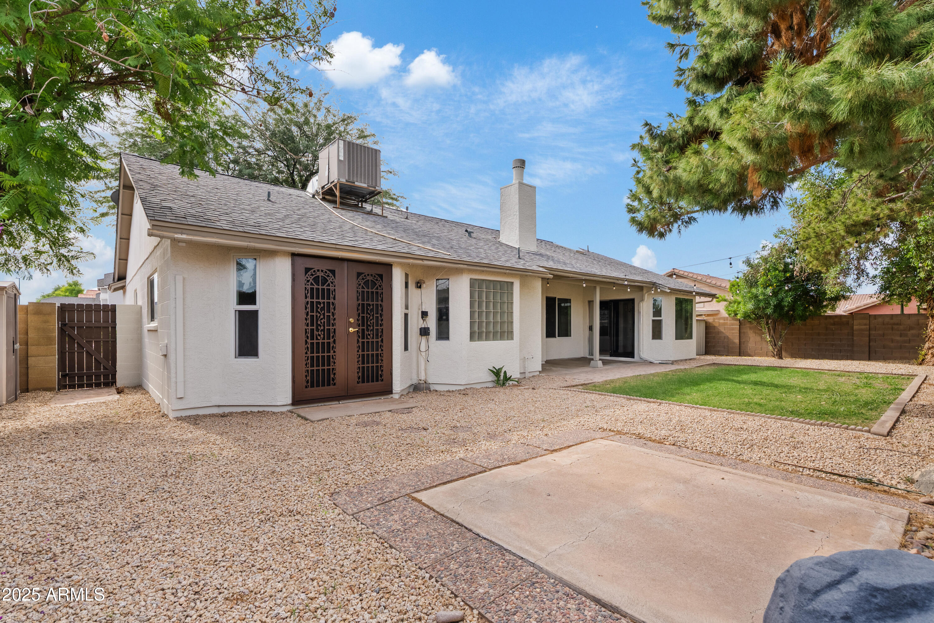 550 East Appaloosa Road Gilbert, AZ 85296 - Photo 38 of 41 a front view of a house with a yard and garage