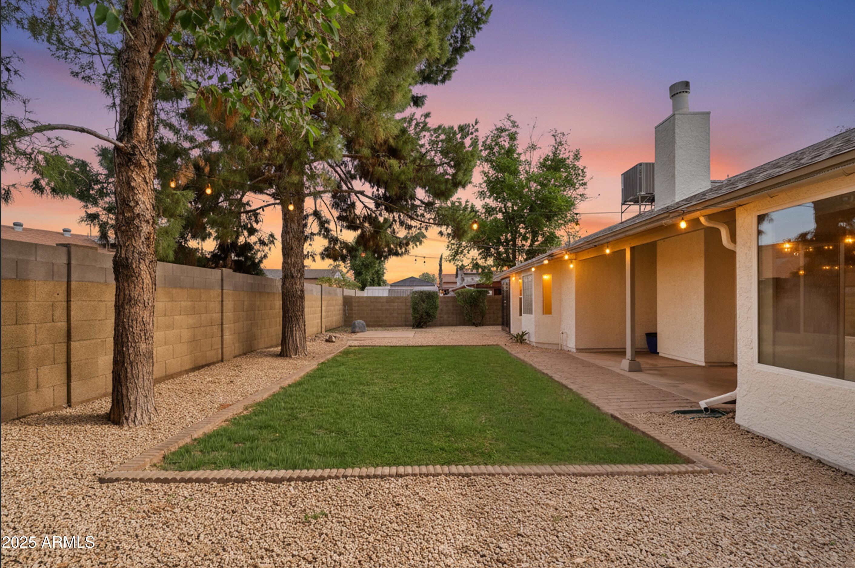 550 East Appaloosa Road Gilbert, AZ 85296 - Photo 40 of 41 a front view of a house with garden