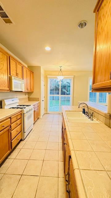 2337 Lonnie Beck Way Stockton, CA 95209 - Photo 8 of 18 Additional View of Kitchen