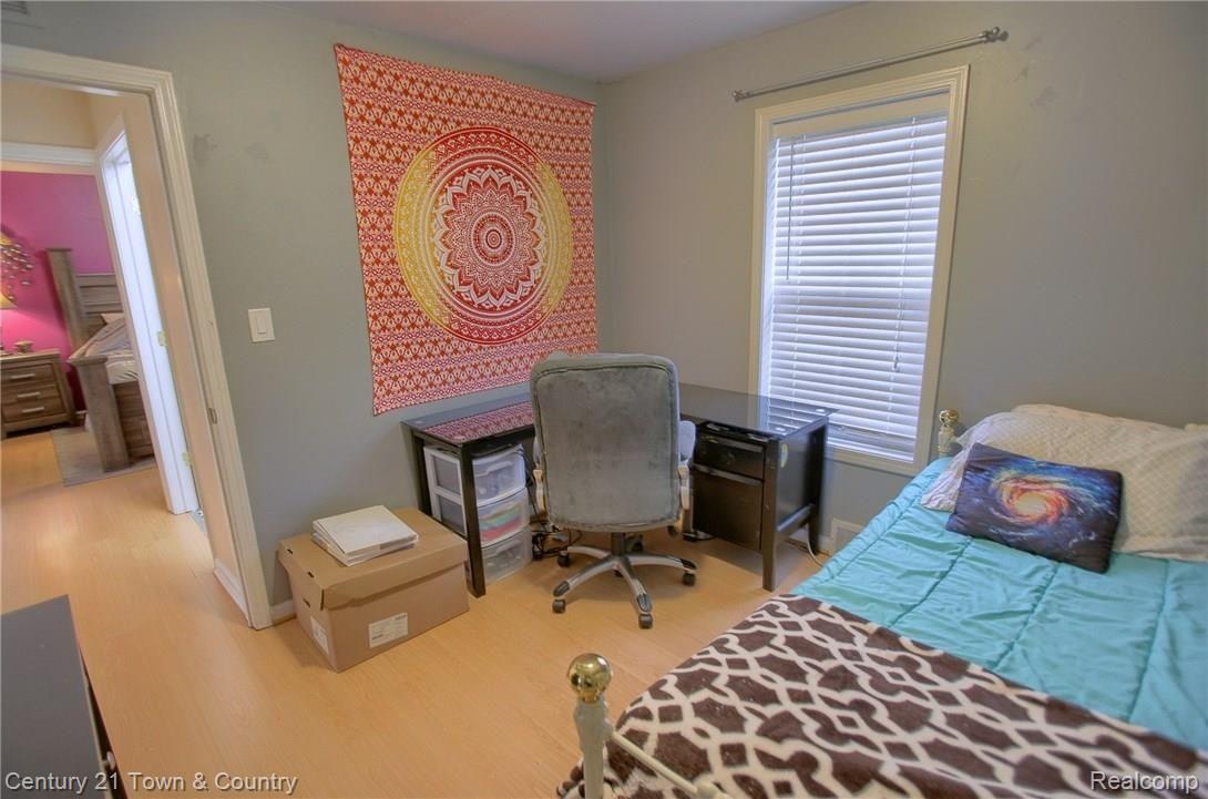 3143 Crooks Road Rochester, MI 48309 - Photo 15 of 23 3rd_Bedroom_2nd_View.jpg