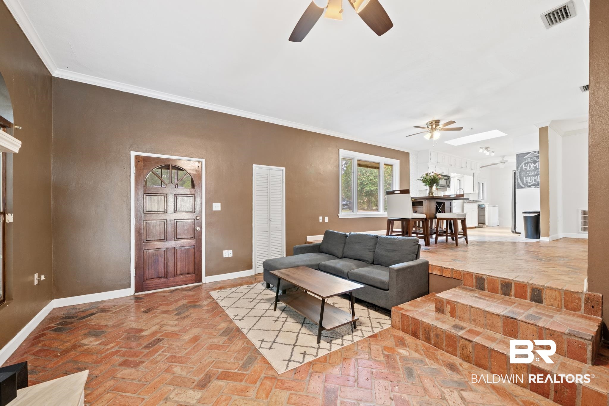 305 Wayne Place Mobile, AL 36609 - Photo 3 of 33